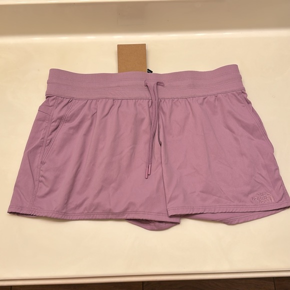 The North Face Women’s Shorts - Picture 4 of 8